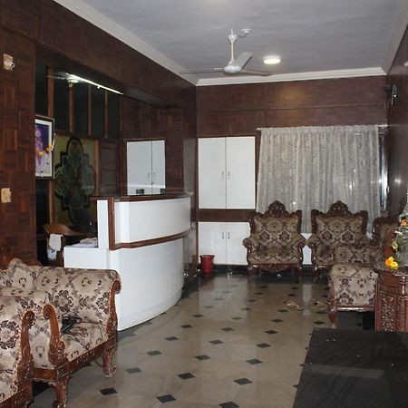 Royale Inn Vapi Buitenkant foto
