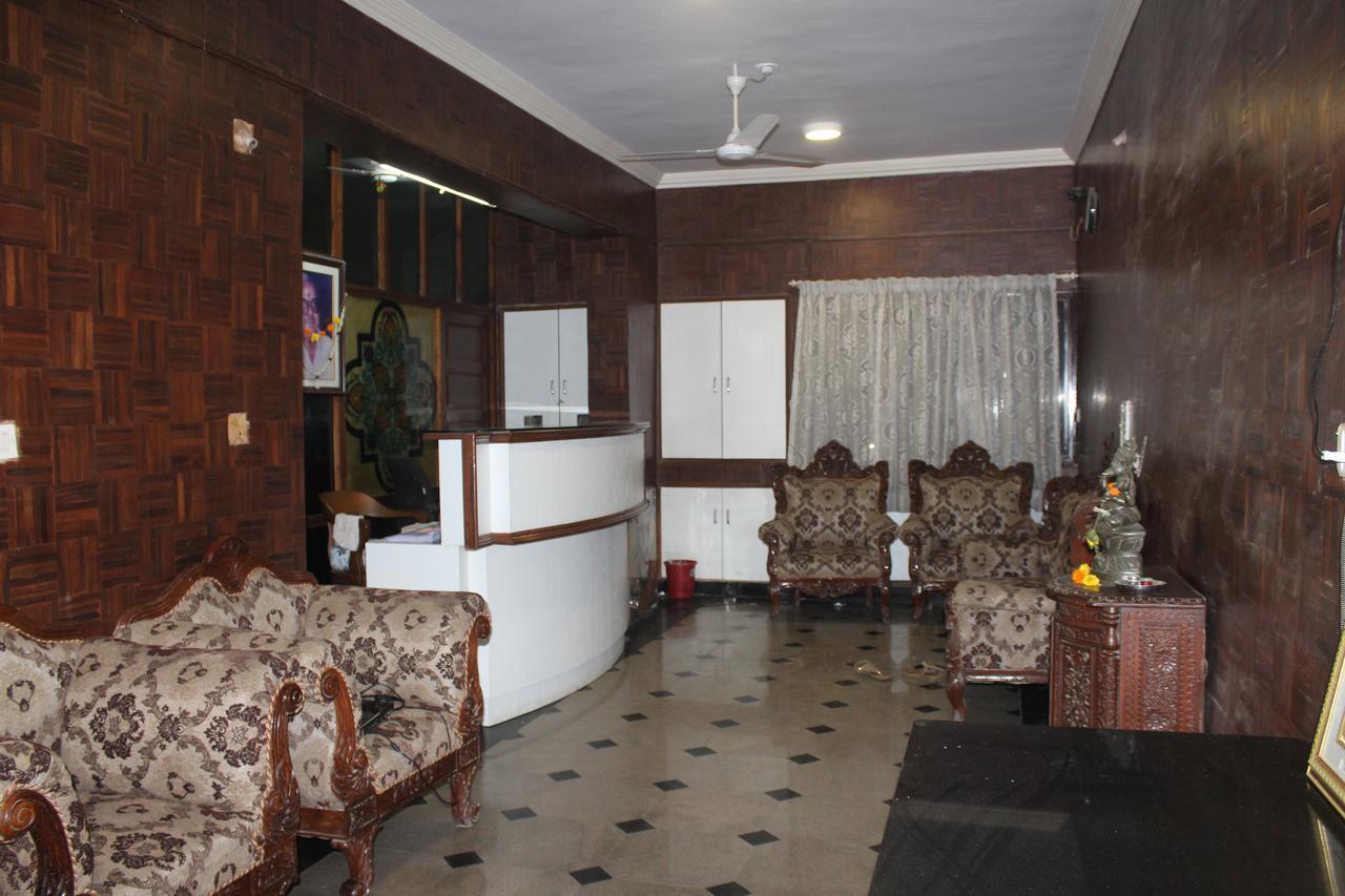 Royale Inn Vapi Buitenkant foto