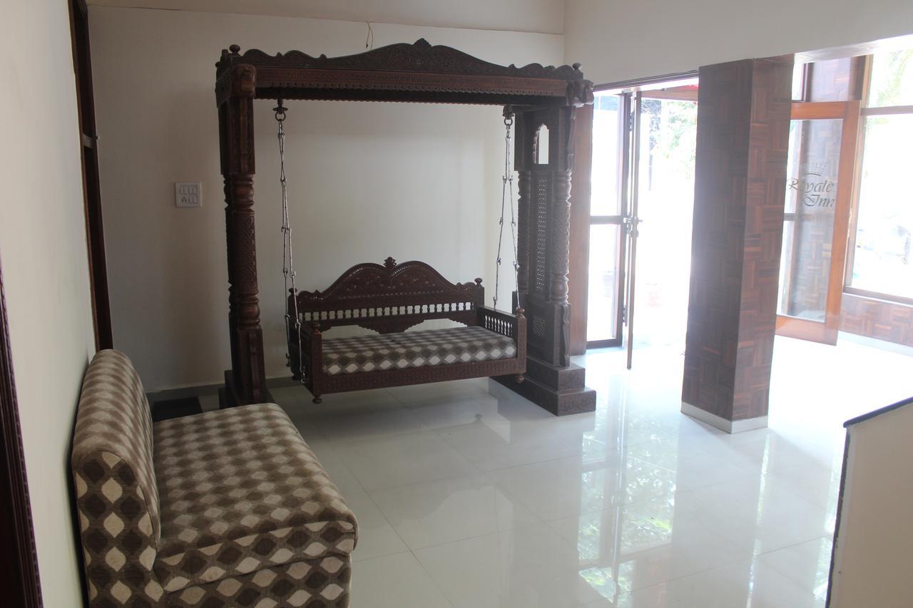 Royale Inn Vapi Buitenkant foto