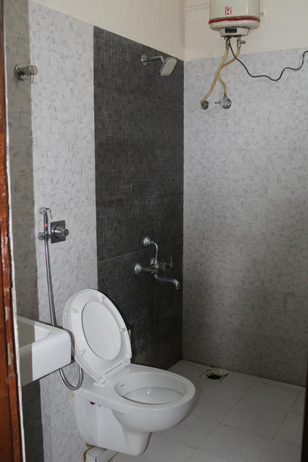 Royale Inn Vapi Buitenkant foto
