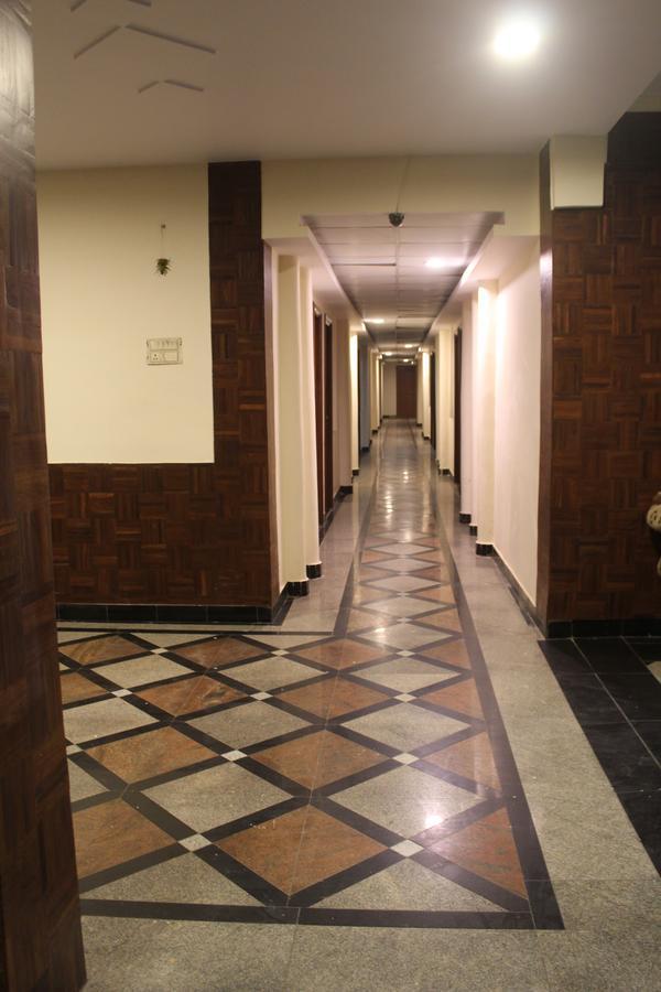 Royale Inn Vapi Buitenkant foto