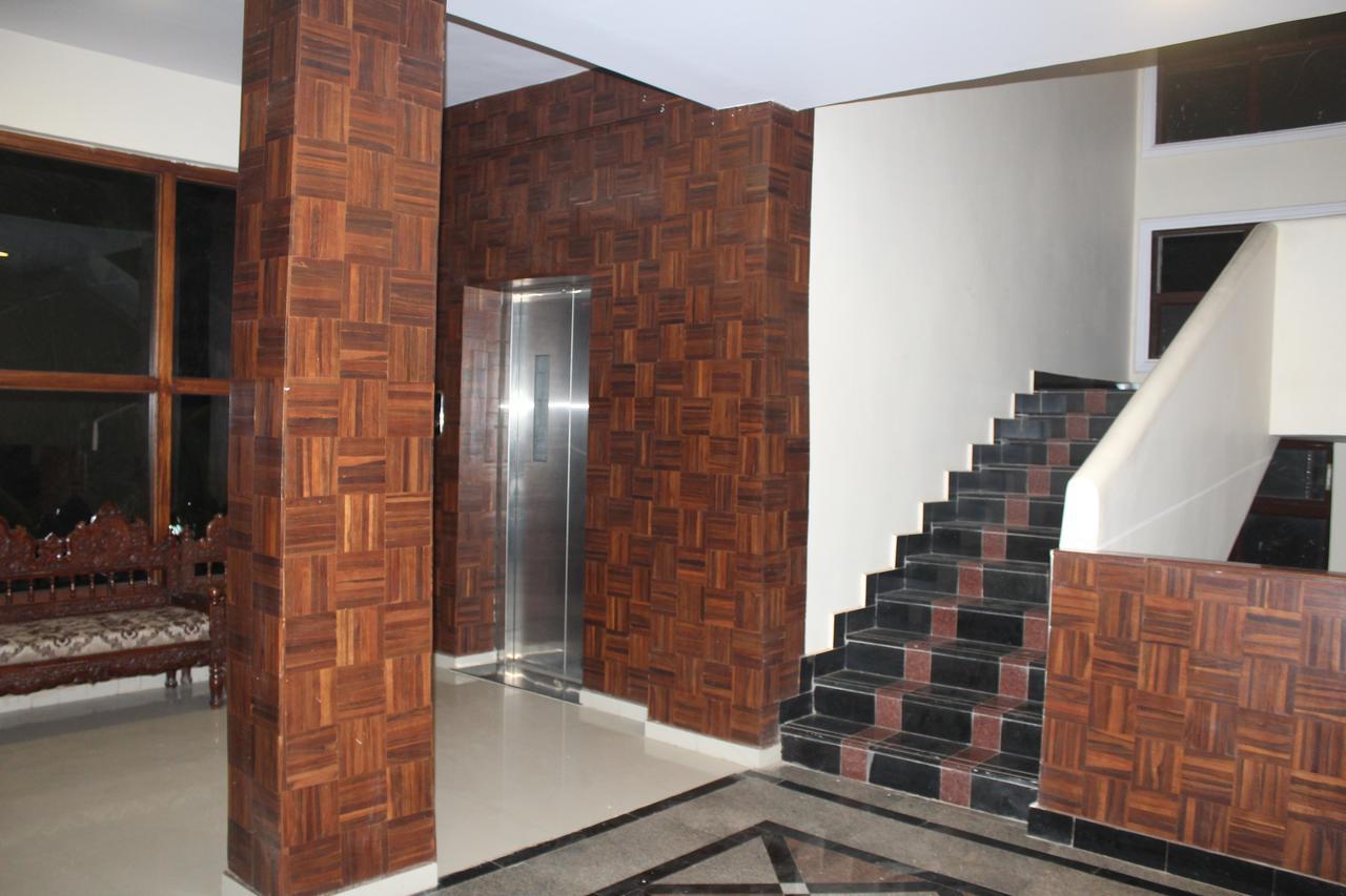 Royale Inn Vapi Buitenkant foto