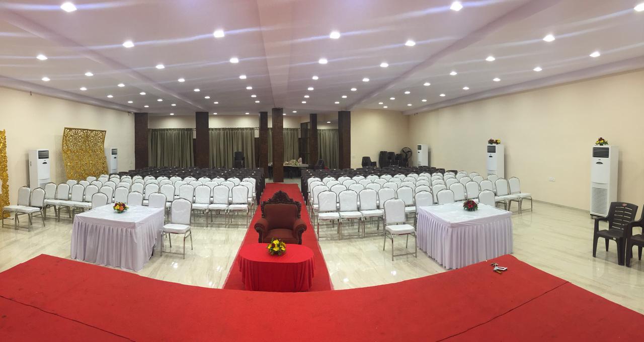 Royale Inn Vapi Buitenkant foto