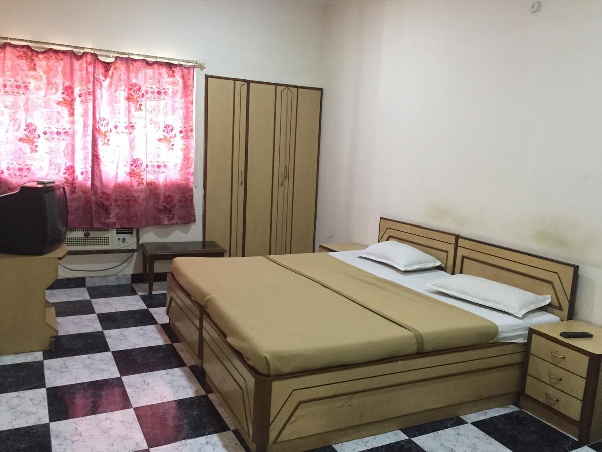 Royale Inn Vapi Buitenkant foto