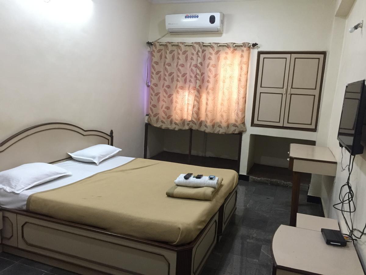Royale Inn Vapi Buitenkant foto