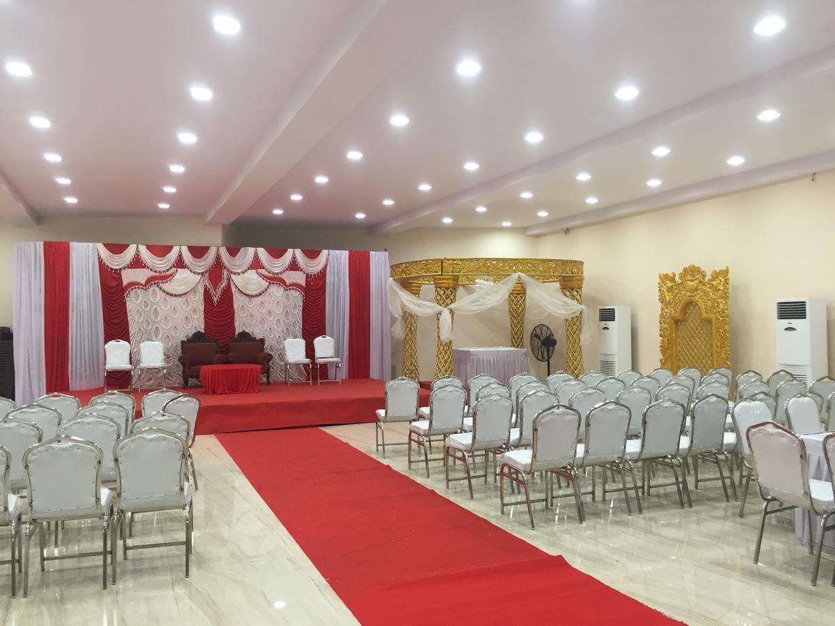 Royale Inn Vapi Buitenkant foto