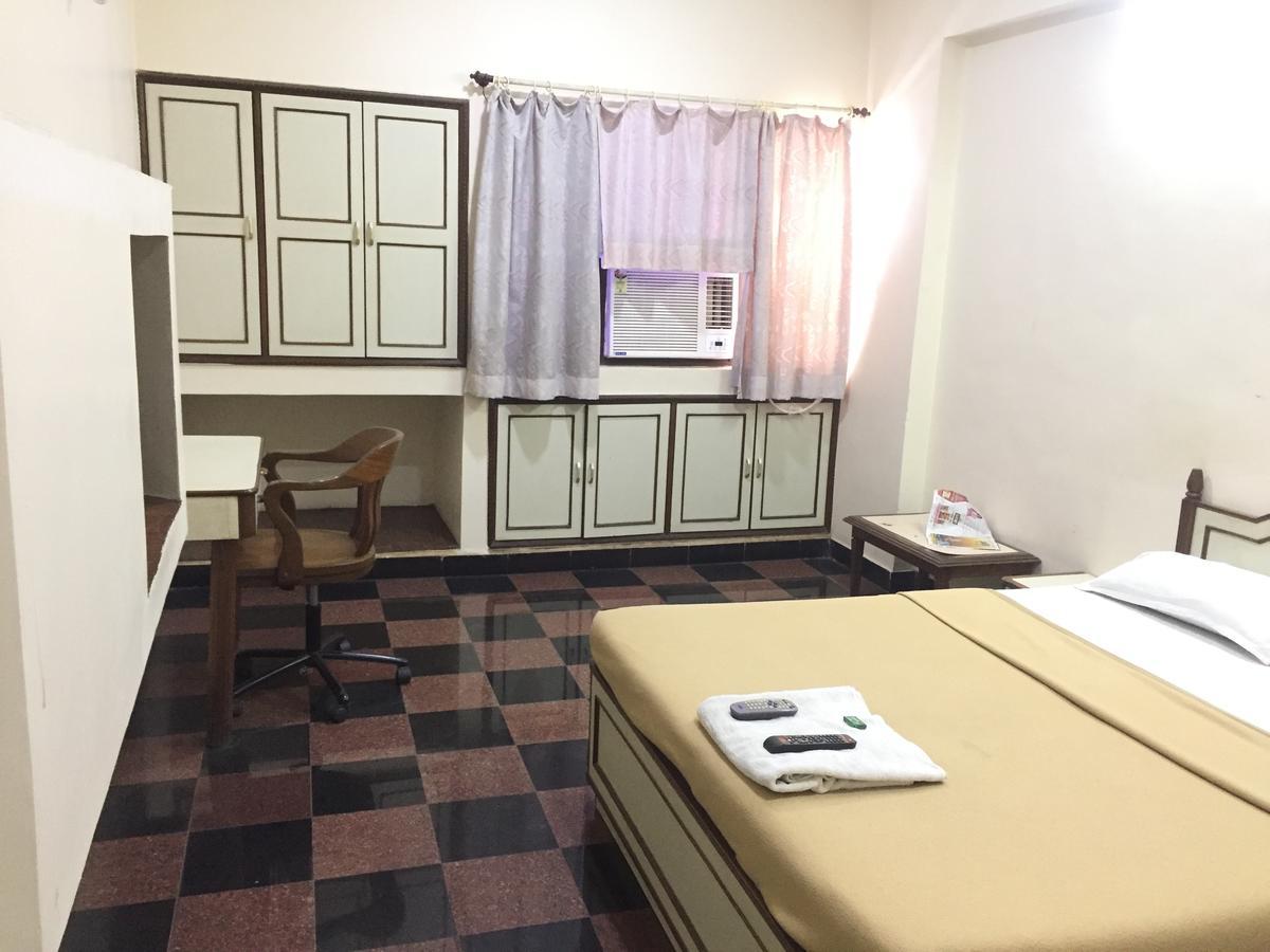 Royale Inn Vapi Buitenkant foto