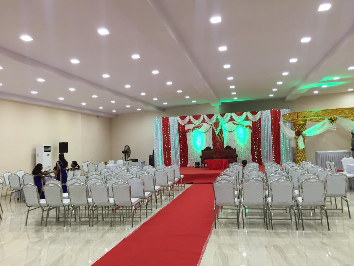 Royale Inn Vapi Buitenkant foto