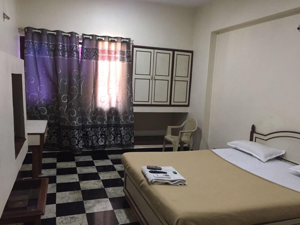 Royale Inn Vapi Buitenkant foto