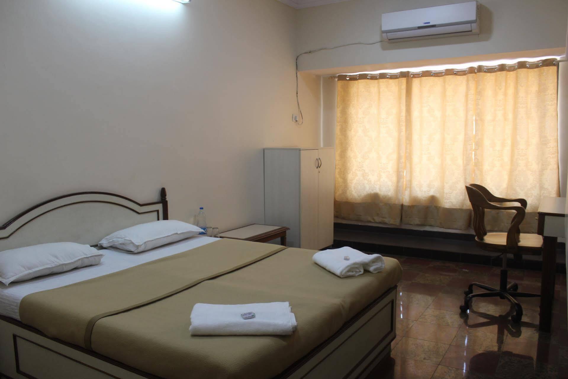 Royale Inn Vapi Buitenkant foto